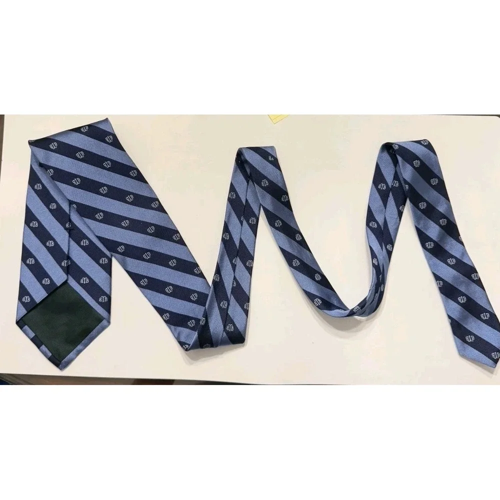 BROOKS BROTHERS COUNTRY CLUB SILK TIE Striped  Light And Dark BLUE MADE IN‎ USA